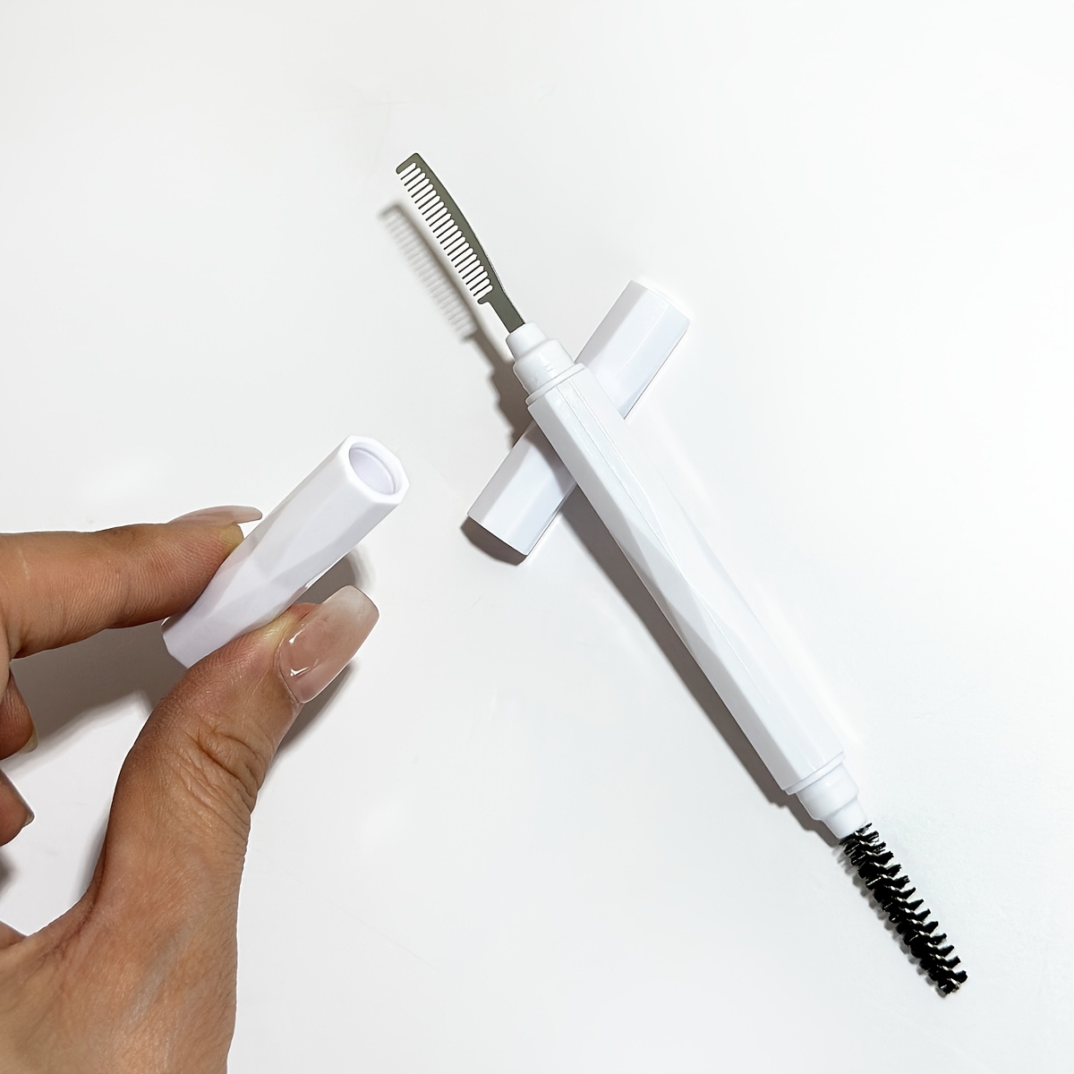 أداة احترافية لتجميل العيون، ف - مراجعة Comb Fine Tooth وسعره